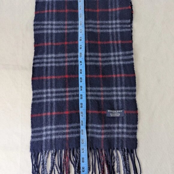 Pre-Loved Burberry Unisex Lambswool Scarf Navy – Check Pattern – Cozy & Stylish - Picture 6 of 7